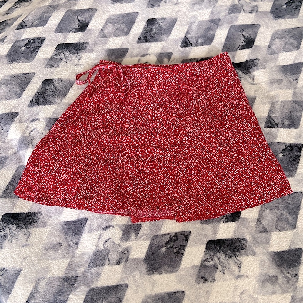 Shein short red flowery rap-dress